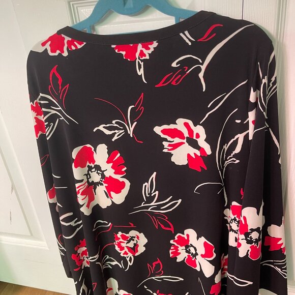 Calvin Klein Black and Red Floral Top 1X - Picture 2 of 5
